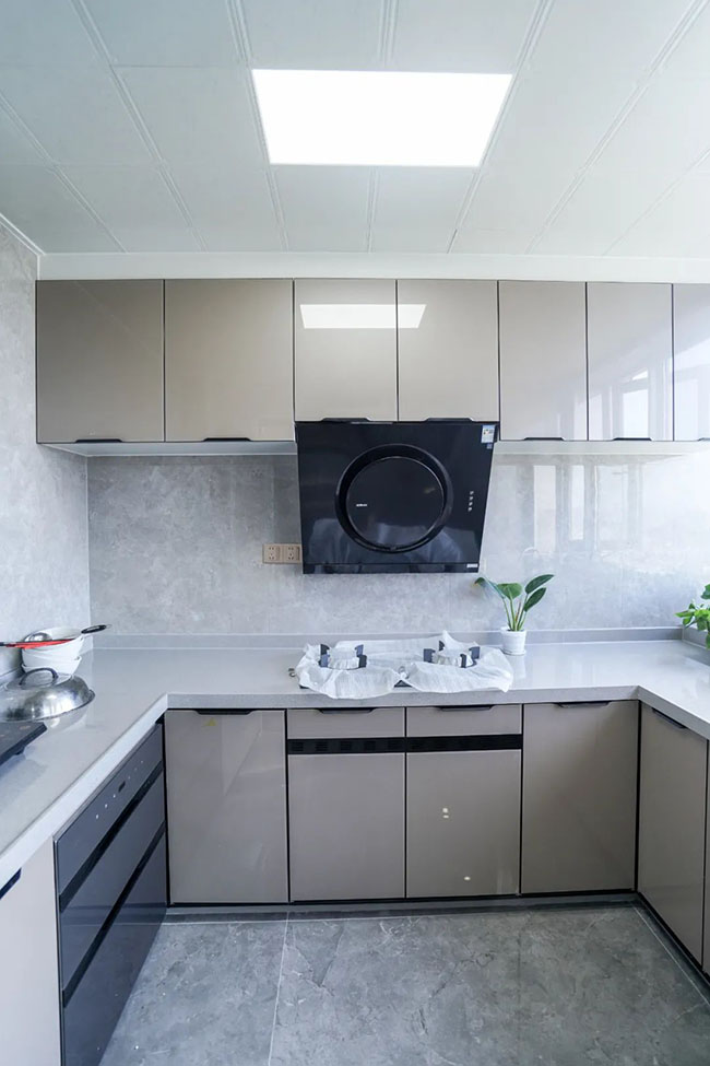 124㎡現(xiàn)代三居，簡單軟裝搭配，感受生活的小清新